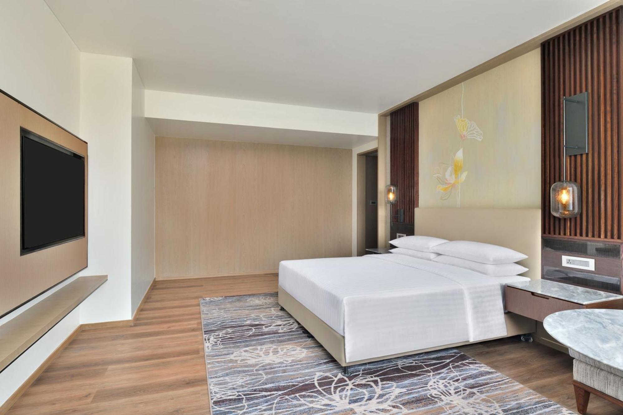 Отель Courtyard By Marriott Горакхпур Экстерьер фото