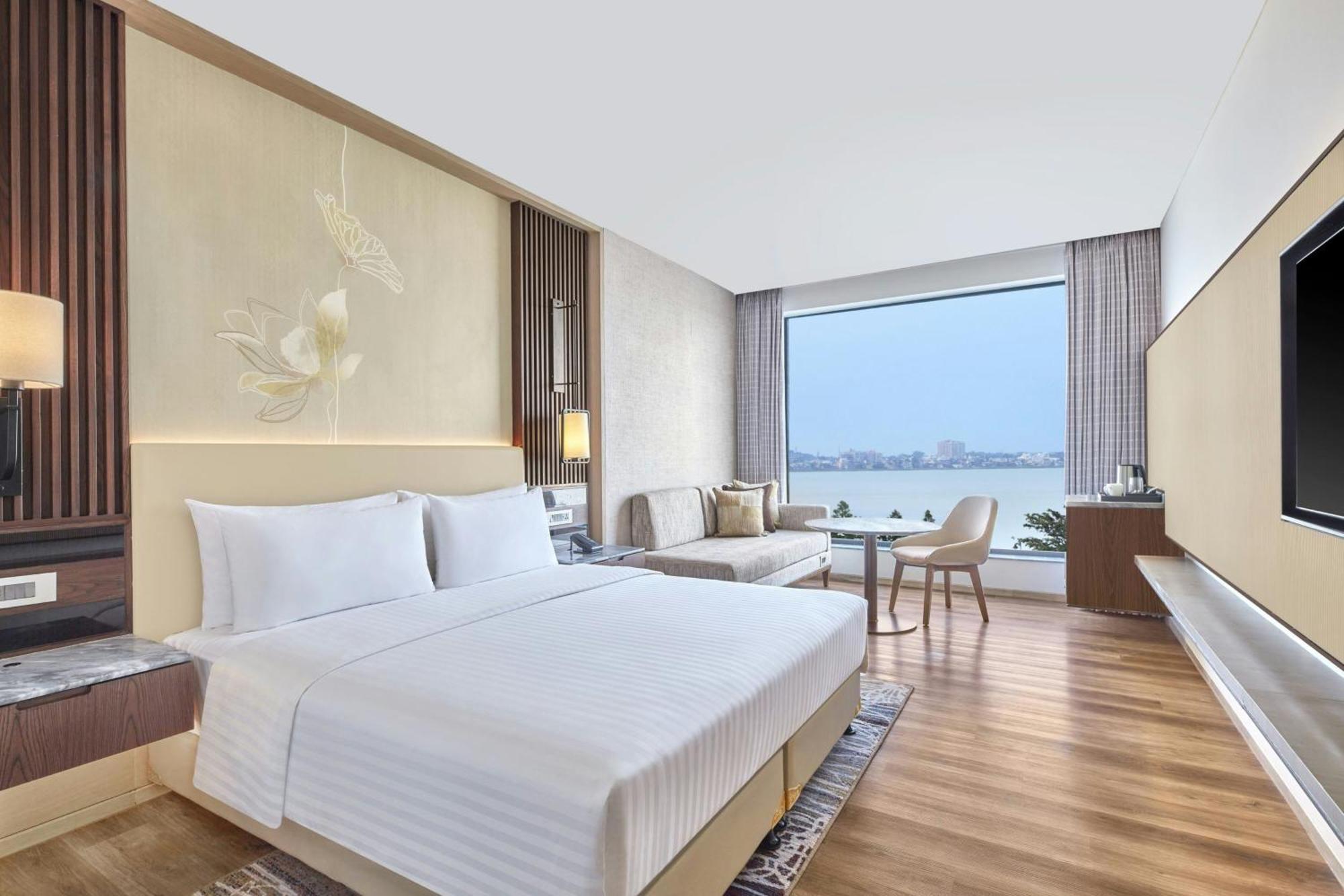Отель Courtyard By Marriott Горакхпур Экстерьер фото